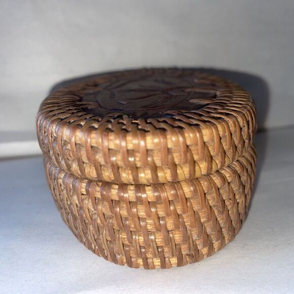 Woven Wooden Reed Oval Shaped Lidded Trinket Box 4"x 3" - Picture 6 of 10